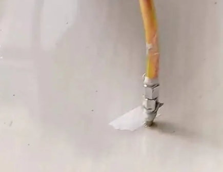 新荣瓷砖空鼓维修公司专业解答在瓷砖铺贴过程中，如果使用的砂料过粗（如全部使用了粗砂），可能会导致以下问题